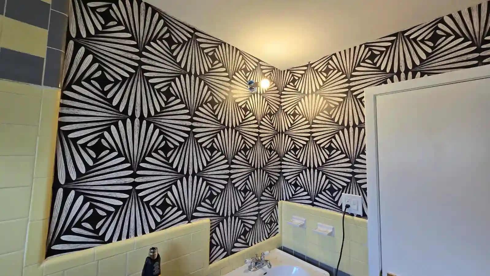 Expert wallpaper installation in Garland, TX